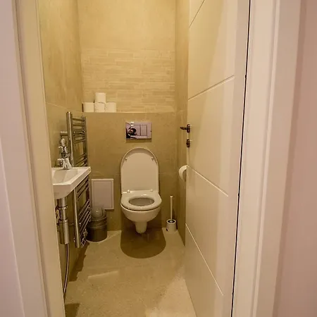 Bourgeois In Cultural Heritage Building By Ruterra Apartment *