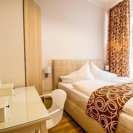 Appartamento Bourgeois In Cultural Heritage Building By Ruterra Praga