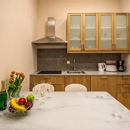 Bourgeois In Cultural Heritage Building By Ruterra شقة