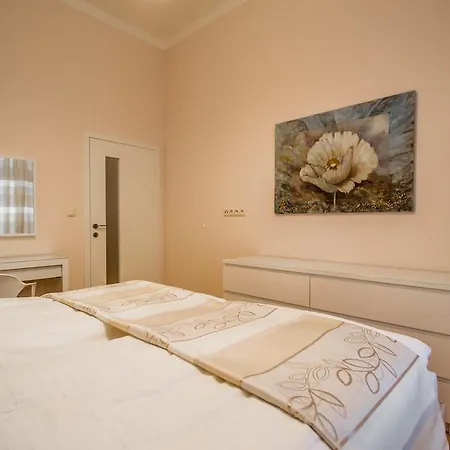 Appartamento Bourgeois In Cultural Heritage Building By Ruterra *